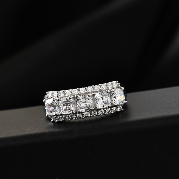 SWAROVSKI Zirconia Ring - Picture 2 of 6